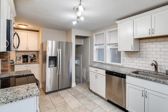 Kitchen, remodeled 2019, SS appliances - Spacious 3BR Evanston home - Walk to Xavier, Minutes to Downtown, UC, Norwood, Oakley