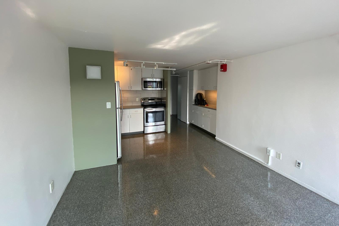 living room - Looking for roommate in existing 2B1B Apt, Peabody