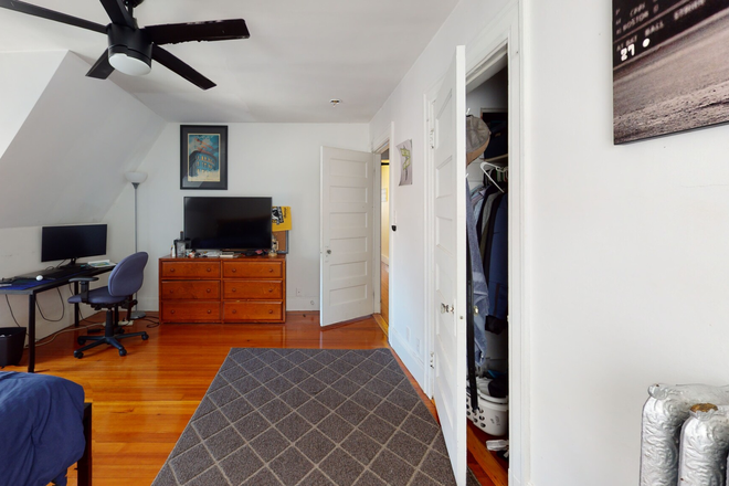 Bedroom #3 - 5 Bed 2 Bath Grad Housing!!