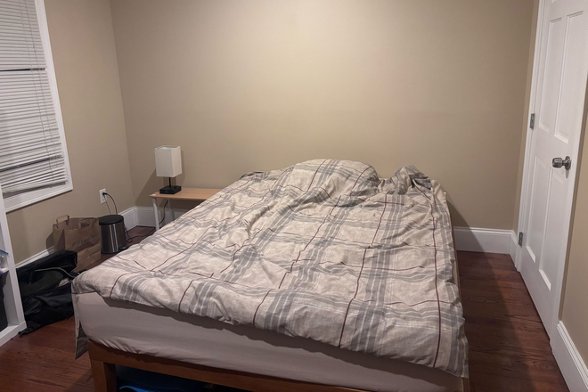 Bedroom - Looking for a roommate Townhome
