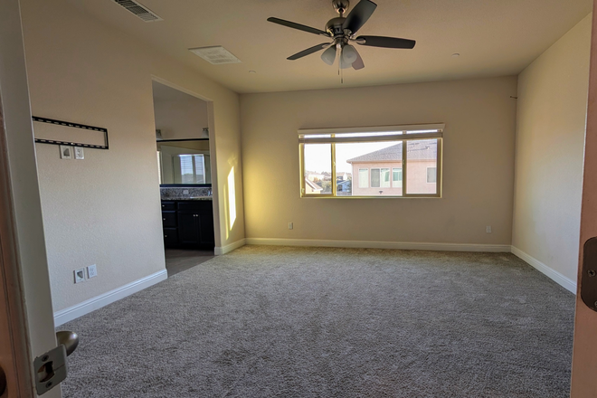 Master Bedroom (Double sharing) - Best neighborhood for UC Merced House