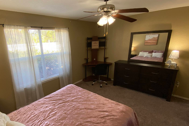 Bedroom - Boardwalk Apartments, 4/4, 5 minutes to campus