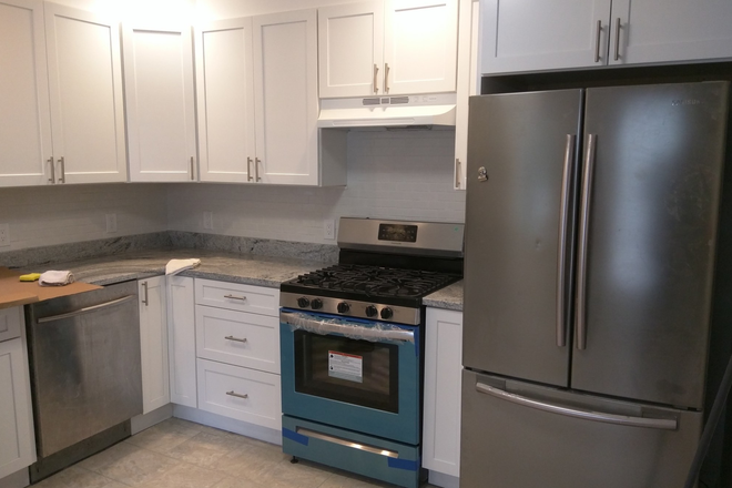 Kitchen - Renovated 4 Bed/2 Bath Duplex with In-Unit Laundry & Central Air