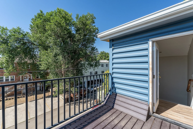 1/3 private balconies - SPRING SUBLEASE 1-BEDROOM AVAILABLE JAN-MAY 5 MONTH LEASE Apartments