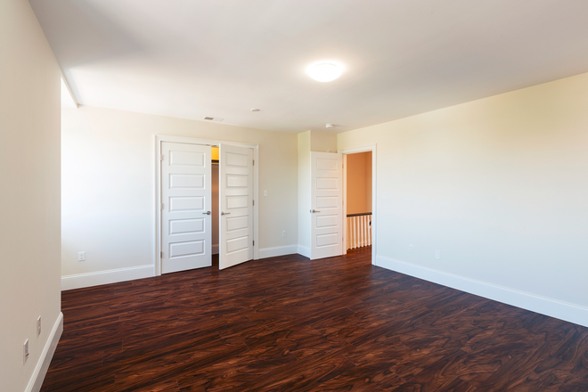 Call NOW for showings! 617-236-8600 - WASHINGTON ST - *1/2 FEE!* LUXE DUPLEX PNTHSE 5BR IN SOUTH END AVAIL *9/1/2026* W/ 3 BA, IN UNIT W/D Apartments