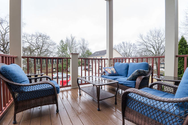 Generous deck - Perfect for Roommates or Family, Fully Furnished, Easy commute, Condo
