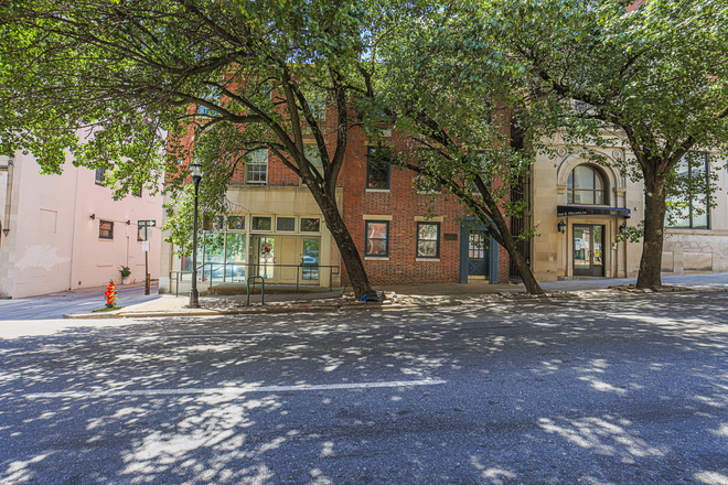 BUILDING - CHARACTER CLOSE TO PEABODY INSTITUTE/Univ of balt/univ of maryland Apartments