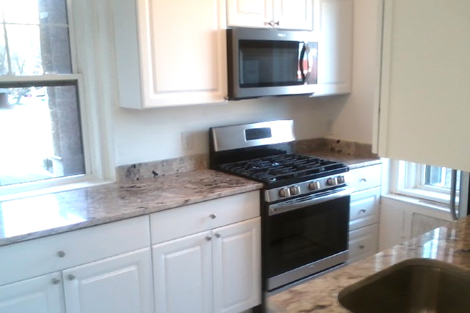 visit hubrealtyproperties.com - Next to campus, beautifully renovated 2 bedroom, across from BC shuttle, available 9/1/26 Condo