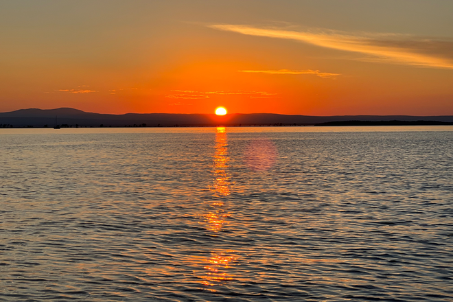 Sunset cove - Mallets Bay Lake House