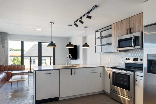 Kitchen - The Hub College Park - 4x2 Apartment - Spring 2026 Sublease