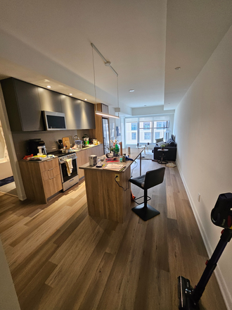 Kitchen Island and Dining - Fully Furnished 1 bedroom Winter 2025 Sublet Fully Furnished sublet (2 bed/2 bath) Condo