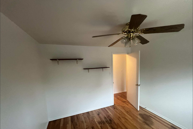 Room - Off-campus housing House