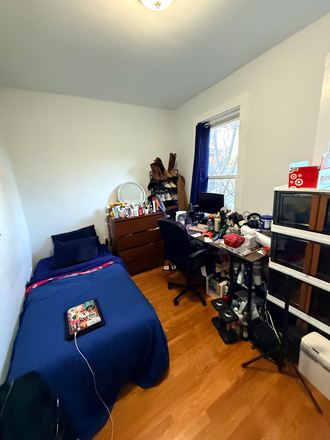 Bedroom - Private room close to longwood Apartments