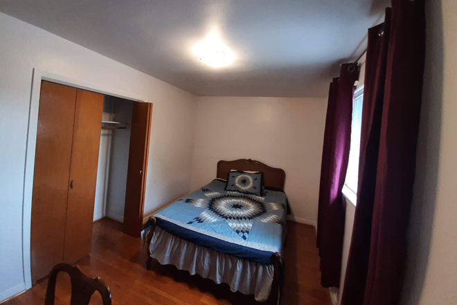 Bedroom B - (FOR FEMALE) Private rooms for rent in a shared house at Bimini Crescent
