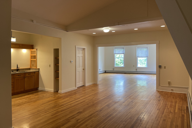 Main Space - Huge Historic Downtown Randolph 2br Apt