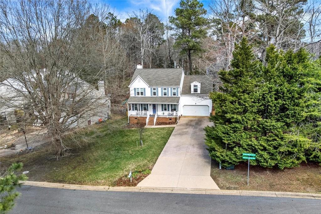 Street view - Private Room w/ Bathroom | Bed & Desk Included | Quiet Neighborhood | Utilities Included