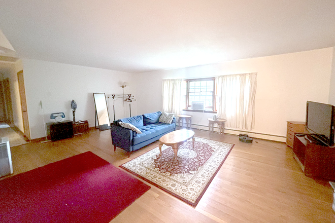 living room - Winter/Spring special!!! 4b/2b house for rent in the vicinity of UConn, most utilities included