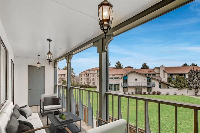 Balcony View - Spacious 2-Bed / 1.5-Bath Sublet Close to East Campus – Available for 6-Month Apartments