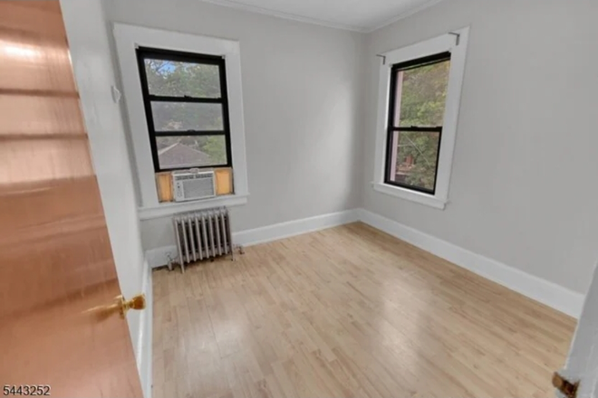 Small Bedroom - Beautiful Home Near Seton Hall