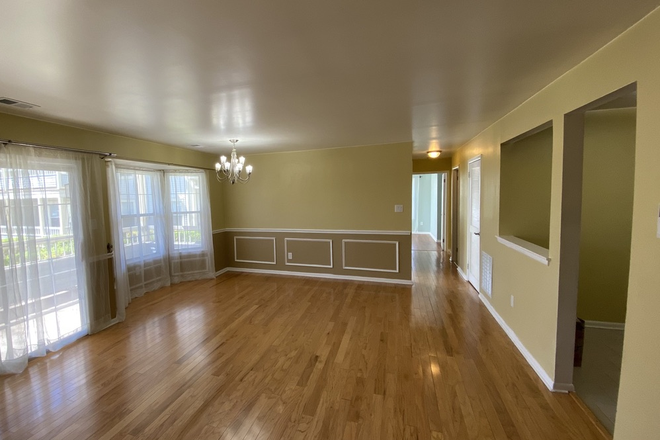 Living area - 2BR condo-Lowell Ct-Princeton
