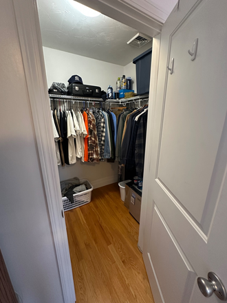 walk in closet - 1 Bedroom Apartment, fully furnished queen size bed, walk in closet, 2 minute walk to campus.