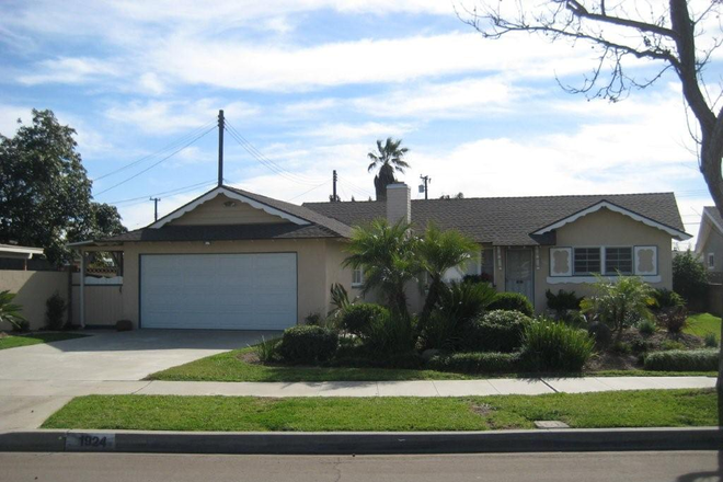 Front of House - House in Orange 3 Bedroom 2 Bath, close to Capman University, shopping and freeways.