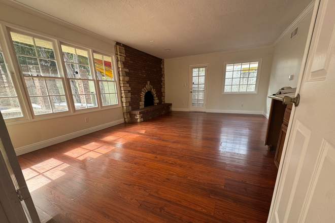 room - Single-Family Home on 0.5 Acres in Prime Orange Cul-de-Sac — Pool, Tennis Court & Privacy