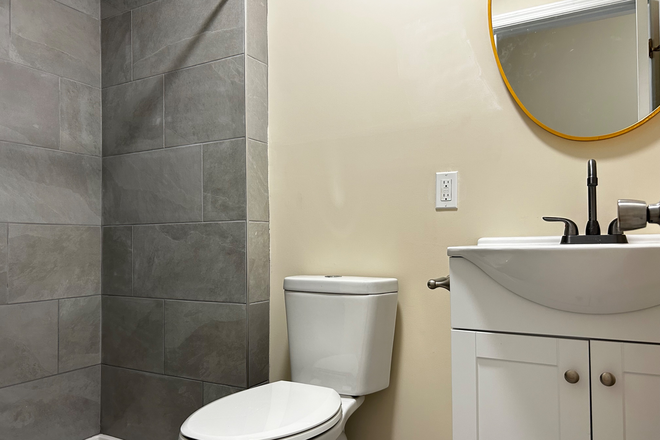 Shared full bathroom - Finished room in shared home for female only-Erdman Ave-Princeton