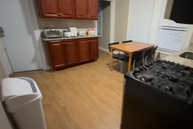Kitchen - Large apartment, close to campus
