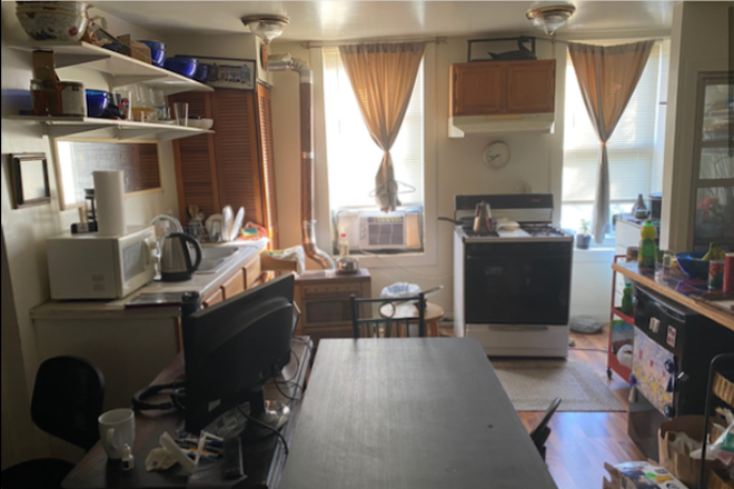 Table and desk - LARGE STUDIO FOR RENT