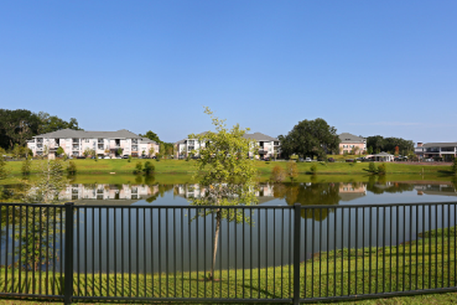 Exterior View - Arbor Landing at Lake Jackson Apartments