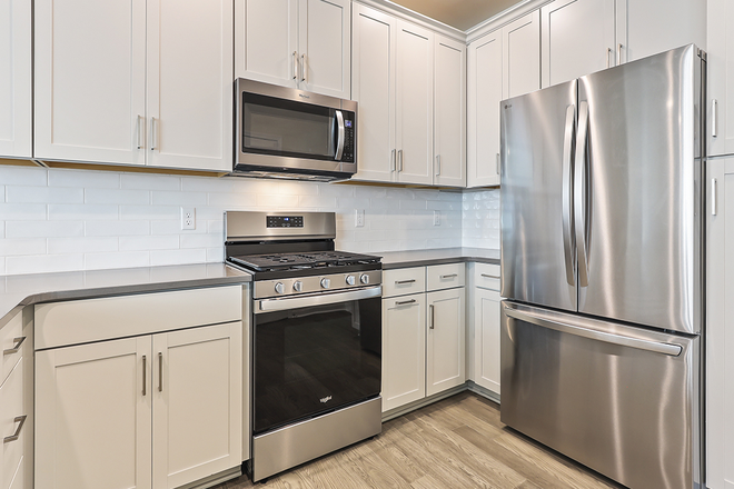 Kitchen - 2BR thome-Greenwich Dr-West Windsor