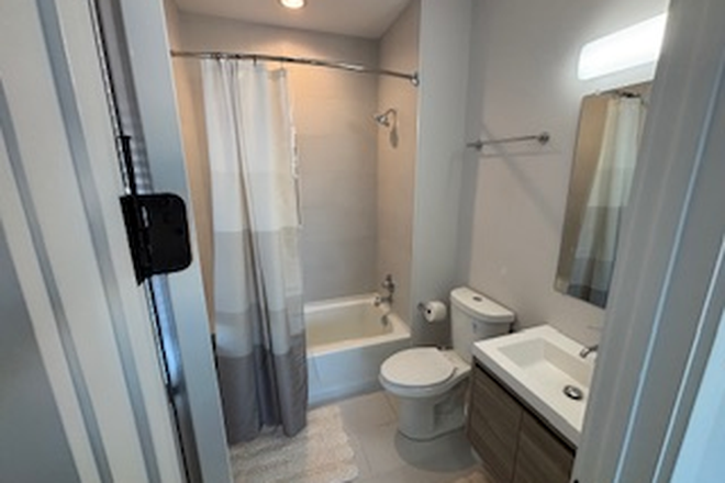 Bedroom #3 bathhroom - Ensuite Bedroom in West Clay St Townhouse