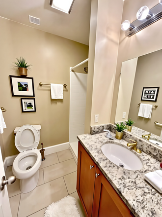 1 - Free rent (1/2 month) BU Egmont/Saint Paul 4 bed 2 bath 9/1/26 Condo