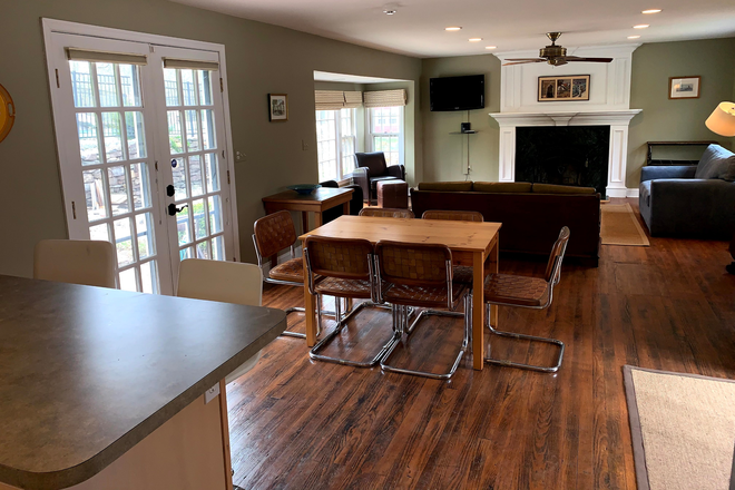Living and dining area - Unfurnished 1BR cottage+office-Canal Rd-Princeton. Apartments