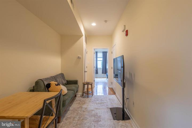 Living/dining - 2243 Triplex