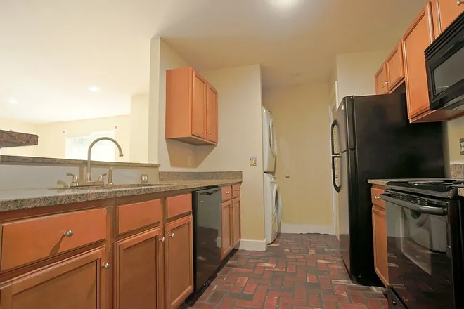 Kitchen - "The Bridge" - 419 17th St - Apt 101