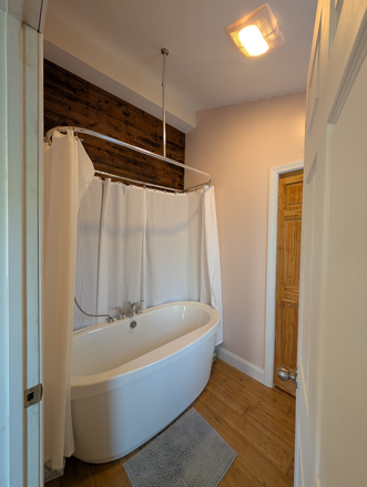 Japanese Deep Soak Tub - One bedroom apartment, private entrance, deep soak bathtub, 10 minutes from campus