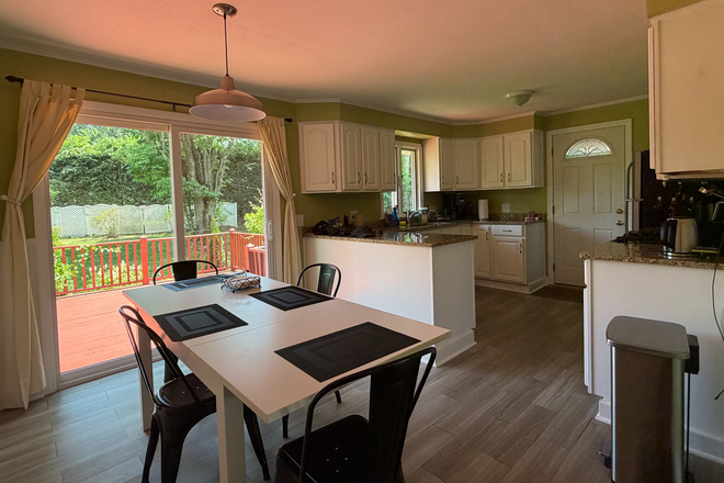 Dinign Area - 3-Bedroom House with Tons Space in Finished Basement
