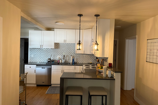 Kitchen - SUBLEASE FOR SPRING 2027 ON THE HILL DIRECTLY BEHIND CHIPOTLE - flexible rent