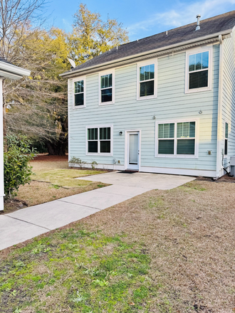 exterior back of house - 4 bedroom house with 3 1/2 baths short drive to downtown