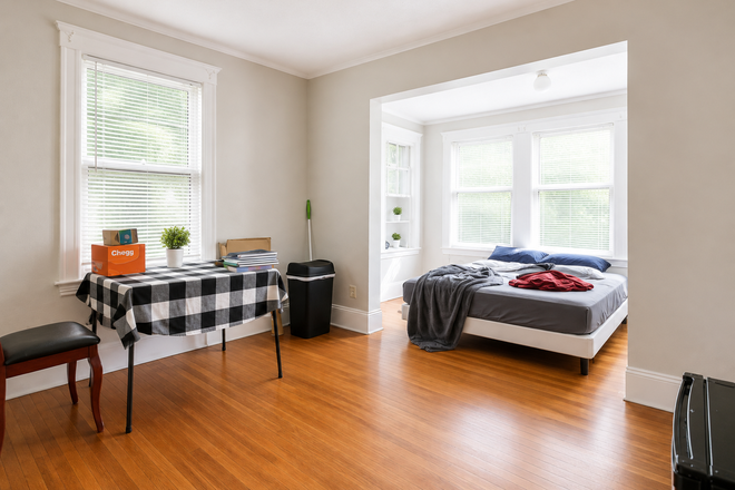 . - 2027-2028 - HUGE 6 bedroom, 2 bathroom Duplex