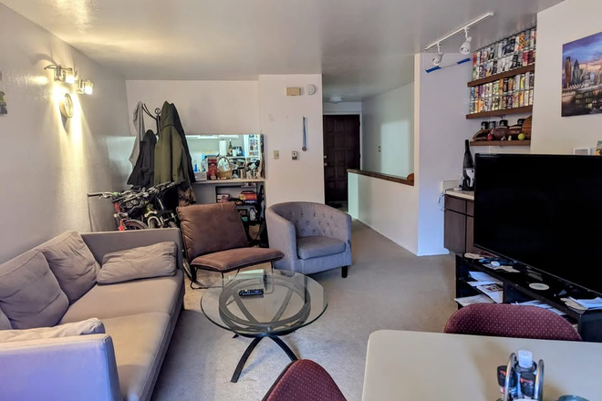 Living room (upper floor) - Cozy apartment close to Campus/Downtown