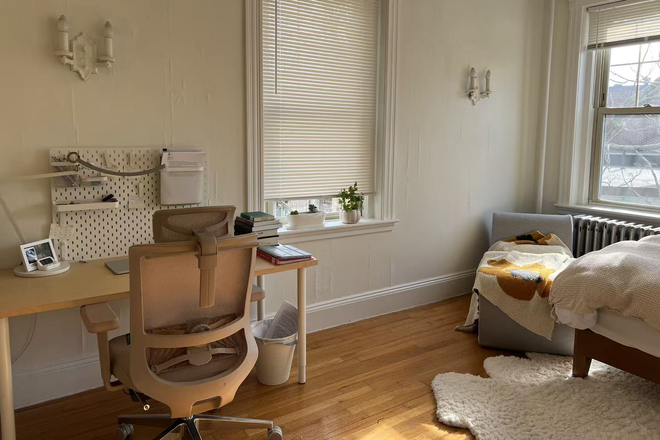 Bedroom desk - 1b1b Unit Cozy Apartment Summer Sublease Available