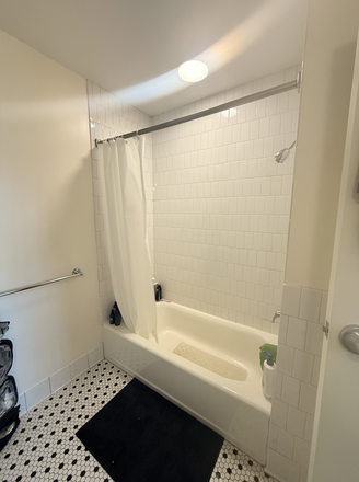 en-suite Bathroom - Close to Harvard Campus Apartments