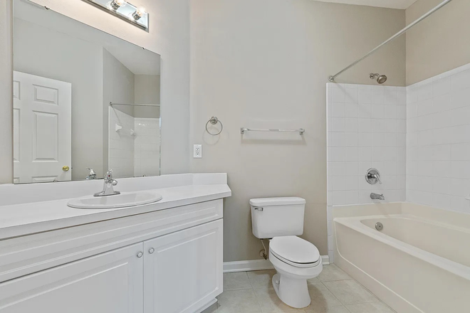 Bathroom 2 - Mira Vista Condos/Apartments, 5 min Drive From MUSC Downtown Campus