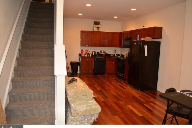 kitchen - 1133 W Nevada St Townhome