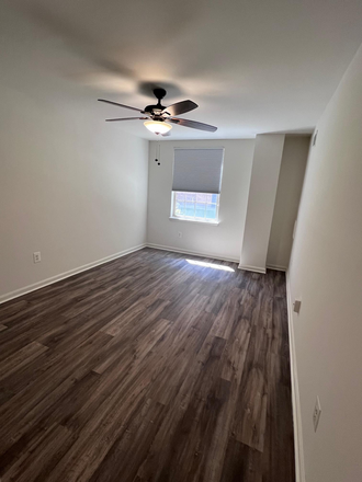 bedroom unit 121 - Thames Point Apartments