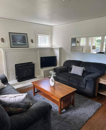 Living Room - 3 Bedroom/2 Bath House on the Hill - Close to Alpine Modern Cafe