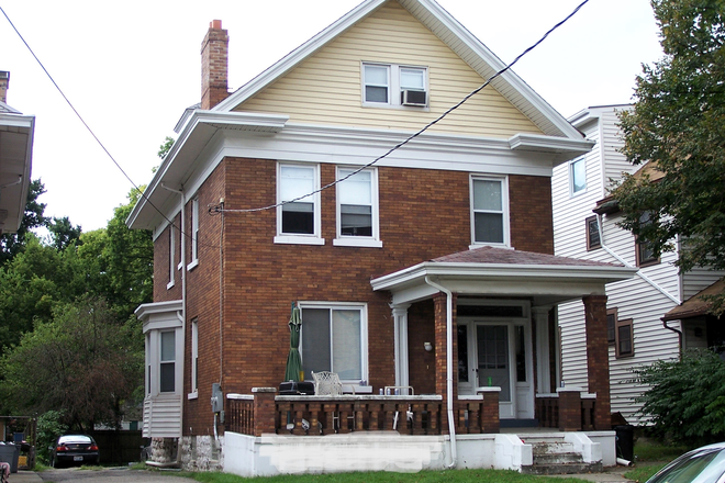 Front of house - VERY NICE HOUSE WITH OVERSIZED BEDROOMS!